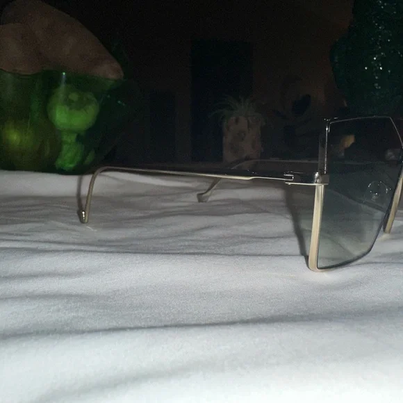 Loewe Geometric Sunglasses in Gold and Green - Picture 6 of 11